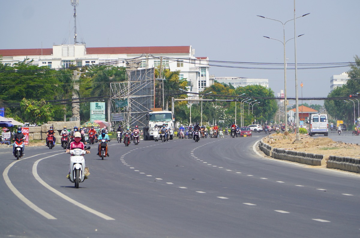 Đại lộ Nguyễn Văn Linh là tuyến đường quan trọng, có hạ tầng phát triển, không bị ngập nước